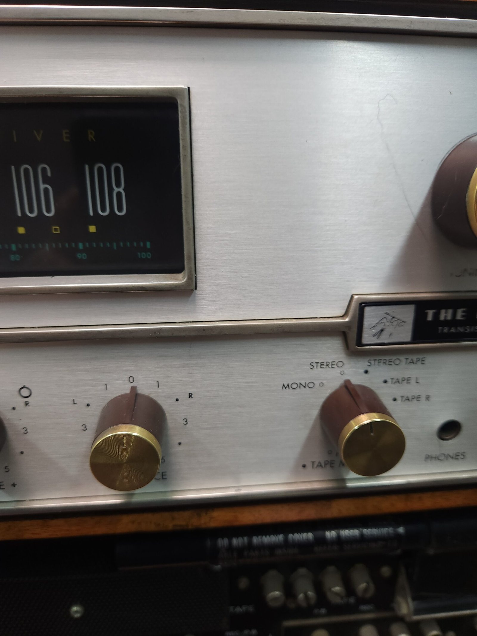 🎛️ The Fisher 440 Receiver - Imagen 2